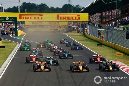 Lando Norris, McLaren MCL38, Oscar Piastri, McLaren MCL38, Max Verstappen, Red Bull Racing RB20, Lewis Hamilton, Mercedes F1 W15, Charles Leclerc, Ferrari SF-24, Carlos Sainz, Ferrari SF-24, o resto do pelotão no início