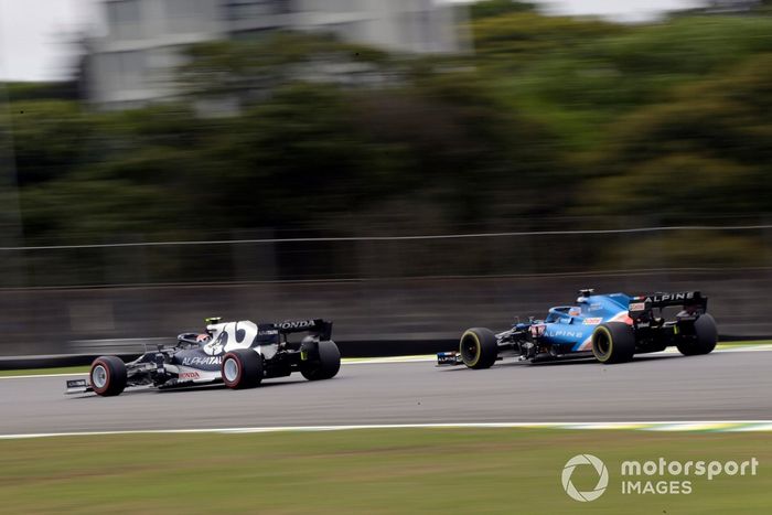 Pierre Gasly, AlphaTauri AT02, Fernando Alonso, Alpine A521