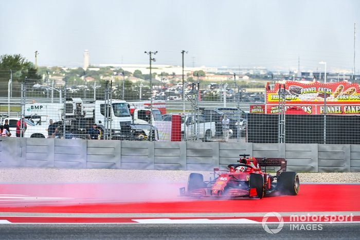 Charles Leclerc, Ferrari SF21, hace un trompo durante la FP1