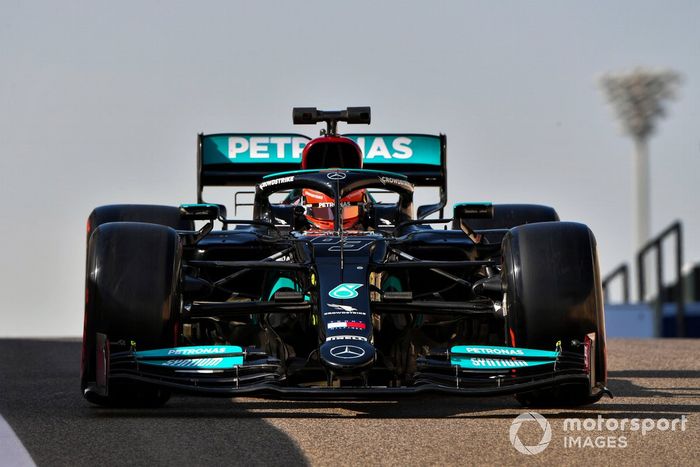 George Russell, Mercedes W10 adaptado (muleto) con los Pirelli de 18 pulgadas 