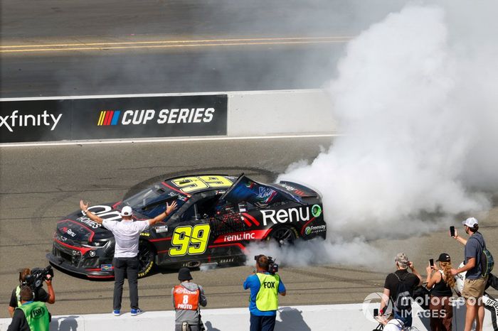 Daniel Suárez, TrackHouse Racing, Onx Homes / Renu Chevrolet Camaro celebra su primera victoria