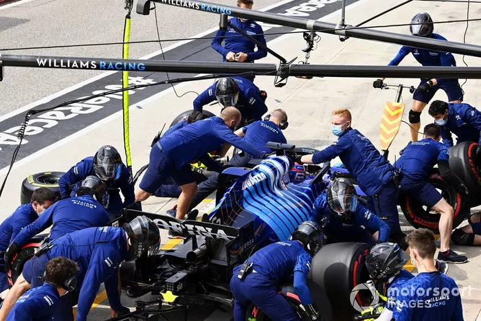 George Russell, Williams FW43B en pits