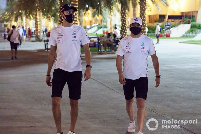 George Russell, Mercedes-AMG F1 y Valtteri Bottas, Mercedes-AMG F1