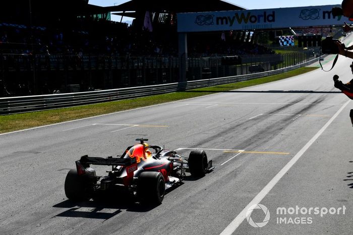 Ganador de la carrera Max Verstappen, Red Bull Racing RB15