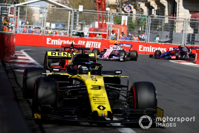 Daniel Ricciardo, Renault R.S.19, Charles Leclerc, Ferrari SF90, y Lance Stroll, Racing Point RP19