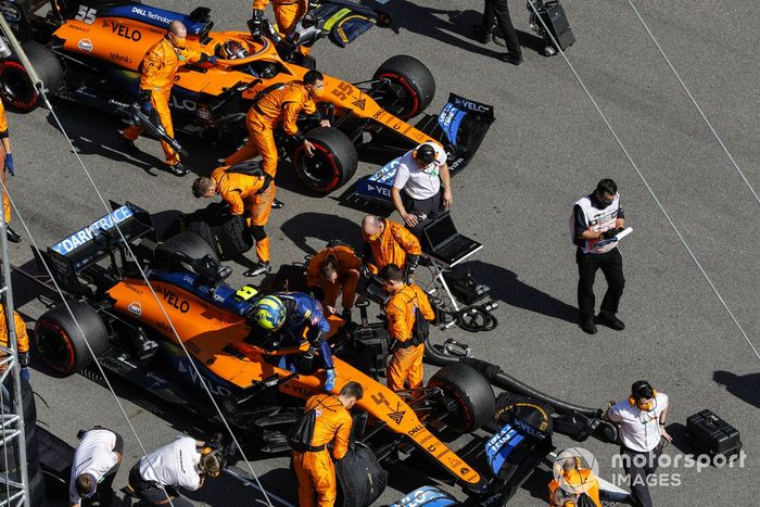 Lando Norris, McLaren, Carlos Sainz Jr., McLaren