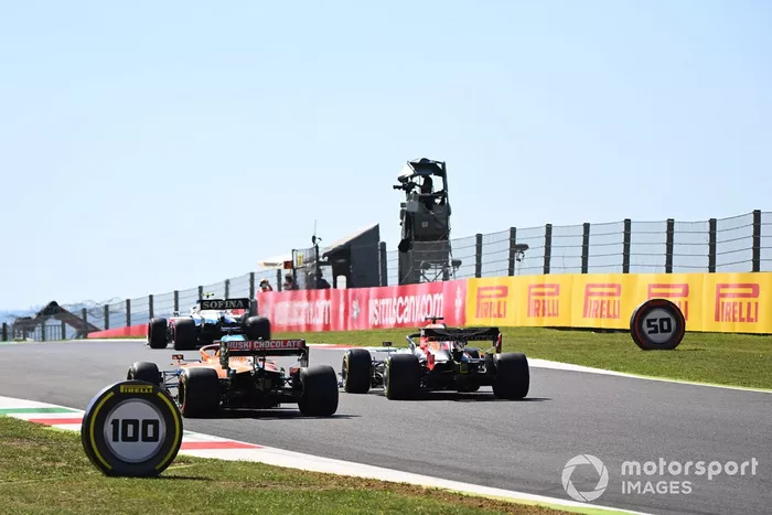 Nicholas Latifi, Williams FW43, Max Verstappen, Red Bull Racing RB16, Carlos Sainz Jr., McLaren MCL35