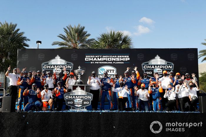 Campeón Scott Dixon, Chip Ganassi Racing Honda y el equipo