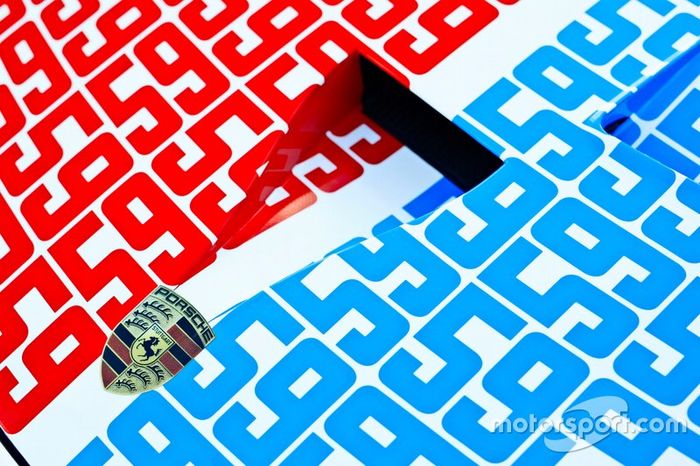 Porsche GT Team livery detail