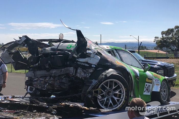 Así quedó el #540 Black Swan Racing Porsche 911 GT3-R de Tim Pappas, Jeroen Bleekemolen y Marc Lieb tras el accidente