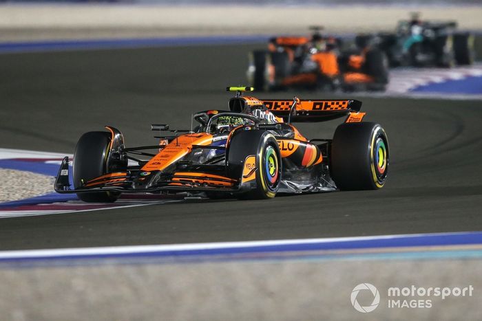 Lando Norris, McLaren MCL38, Oscar Piastri