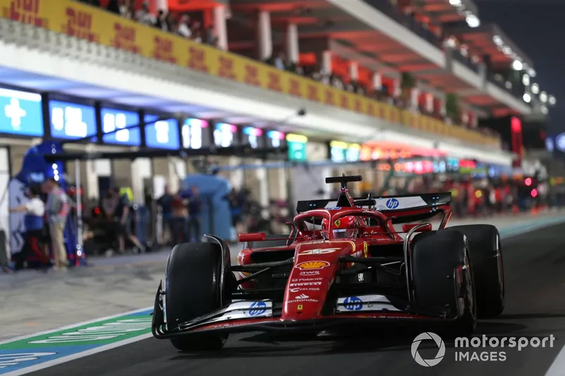 Charles Leclerc, Ferrari SF-24, dans la voie des stands 