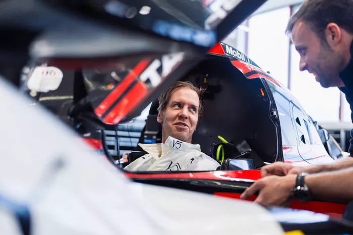Sebastian Vettel prueba el Porsche 963 