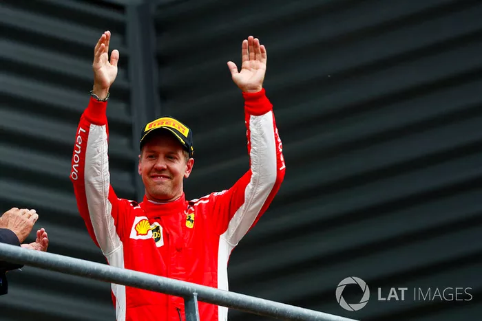 Podyum: Yarış galibi Sebastian Vettel, Ferrari