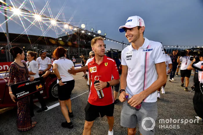 Sebastian Vettel, Ferrari y Esteban Ocon, Racing Point Force India F1 Team en el desfile de pilotos