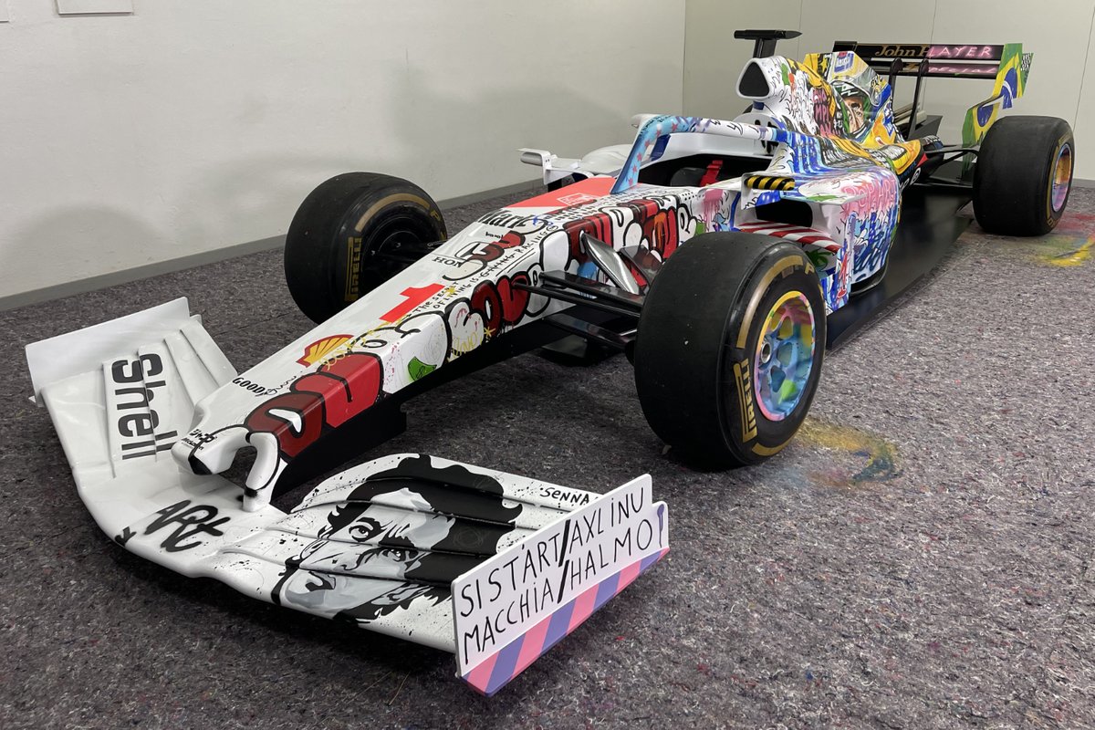 Ecco una visione di tre quarti della F1 dedicata a Senna che andrà alla Biennale di Venezia