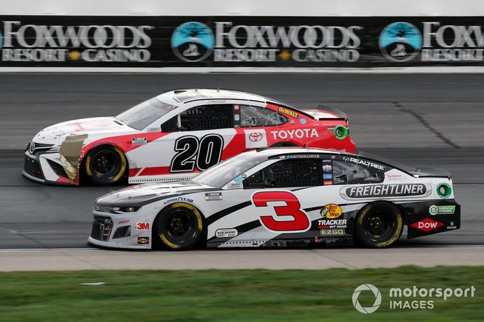 Erik Jones, Joe Gibbs Racing, Toyota Toyota Camry, Austin Dillon, Richard Childress Racing, Freightliner Chevrolet Camaro