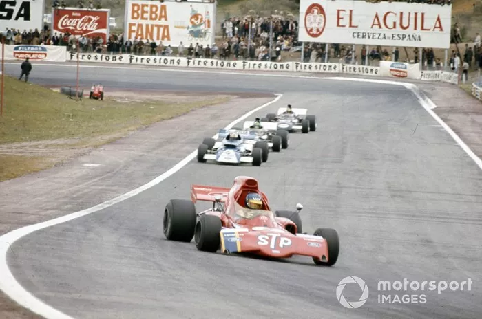 Ronnie Peterson, March 721X Ford lidera Rolf Stommelen, March 721 Ford