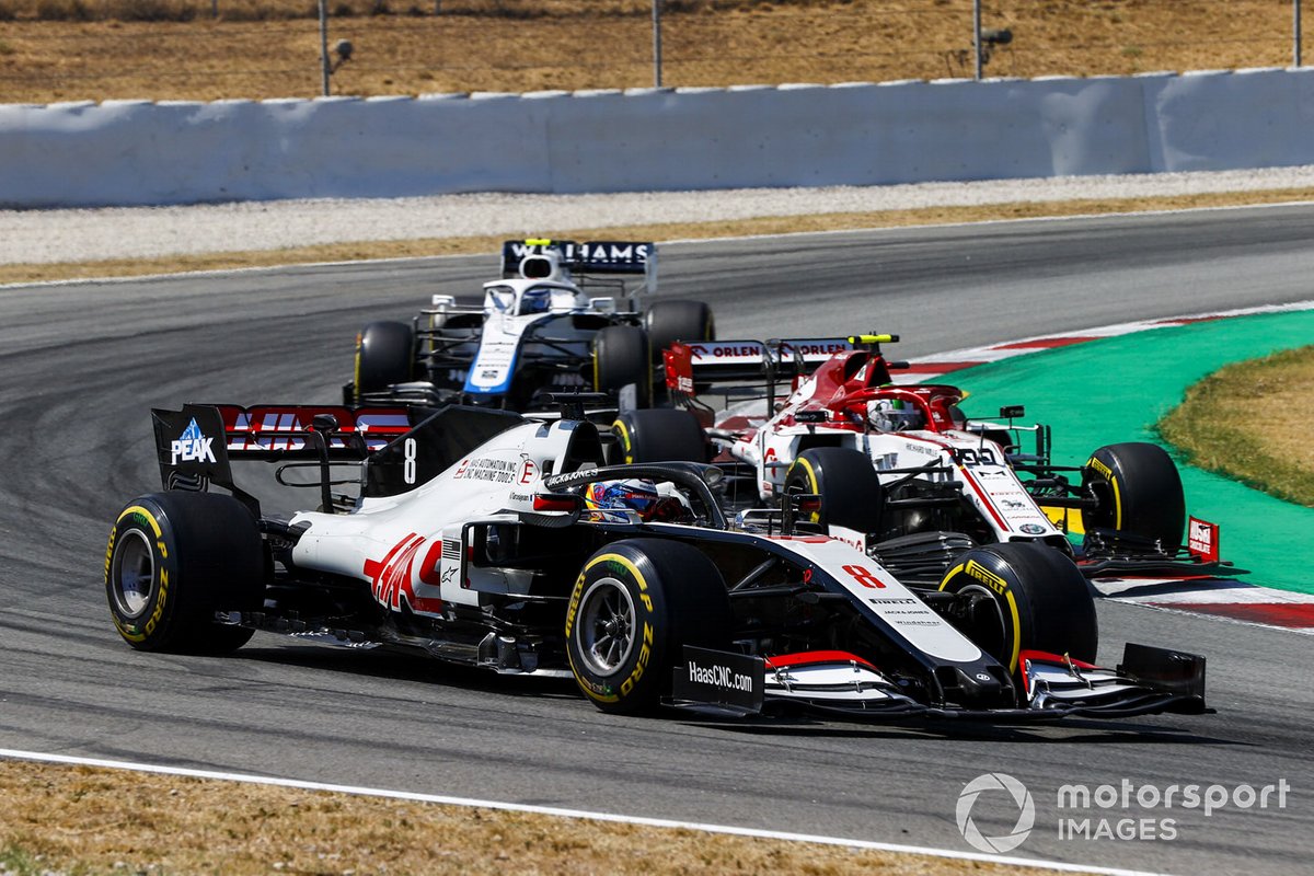 Ромен Грожан (Haas VF-20) и Антонио Джовинацци (Alfa Romeo C39) опережают Николя Латифи (Williams FW43)