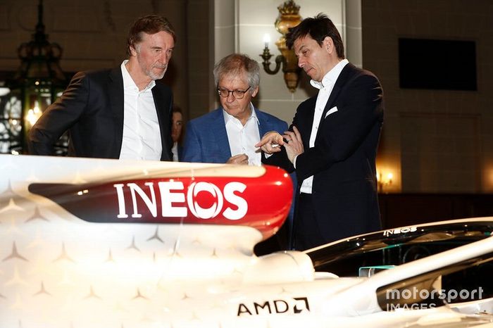 Sir Jim Ratcliffe presidente y director general del grupo químico Ineos y Toto Wolff, Director Ejecutivo (Negocios), Mercedes AMG 