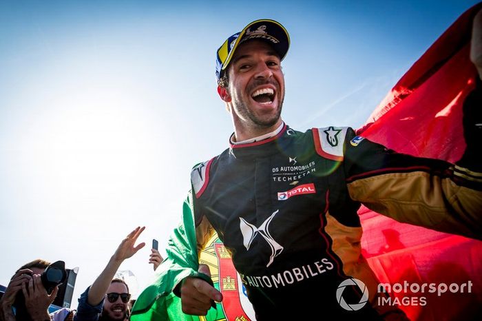 Podio: ganador de la carrera Antonio Felix da Costa, DS Techeetah celebra