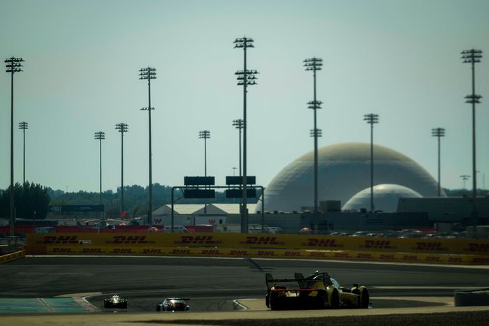 #83 AF Corse Ferrari 499P: Robert Kubica, Yifei Ye, Philip Hanson