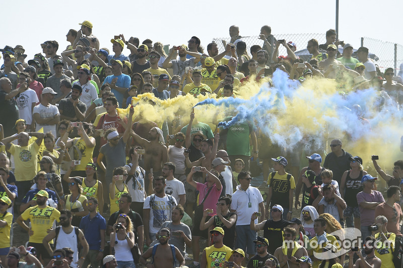 Valentino Rossi, Yamaha Factory Racing, fans