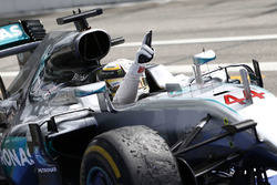 1. Lewis Hamilton, Mercedes AMG F1 W07 Hybrid, im Parc Fermé