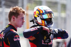 Daniil Kvyat, Scuderia Toro Rosso, mit Carlos Sainz Jr., Scuderia Toro Rosso
