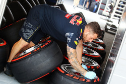 Red Bull Racing mechanic with Pirelli tyres