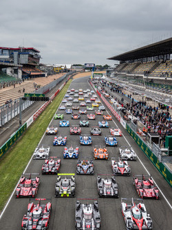 Das traditionelle Gruppenfoto der Autos in Le Mans