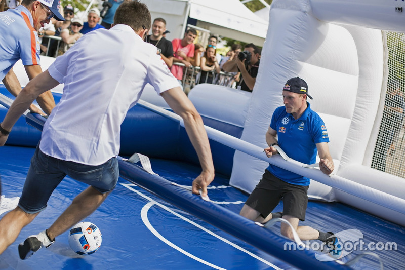 Sébastien Ogier, Jari-Matti Latvala, Volkswagen Motorsport,  playing life size table soccer