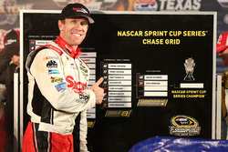 Le vainqueur, Carl Edwards, Joe Gibbs Racing Toyota