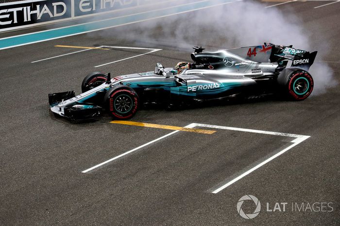 Lewis Hamilton, Mercedes-Benz F1 W08  celebra