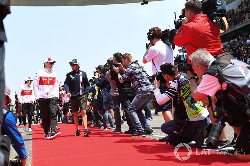 Marcus Ericsson, Sauber e Sergio Perez, Force India nella drivers parade