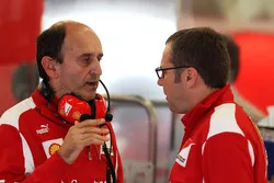 Luca Marmorini, director de electrónica y motores de Ferrari y Stefano Domenicali, director general 