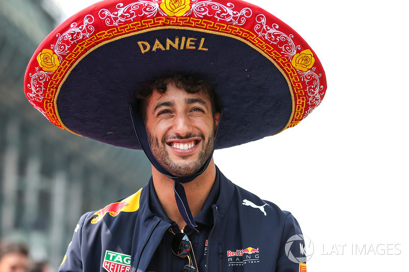 Daniel Ricciardo, Red Bull Racing on the drivers parade with Sombrero hat