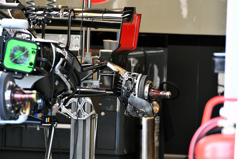 Haas F1 Team VF-18 rear wheel hub detail