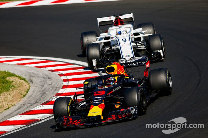 Daniel Ricciardo, Red Bull Racing RB14, Marcus Ericsson, Sauber C37