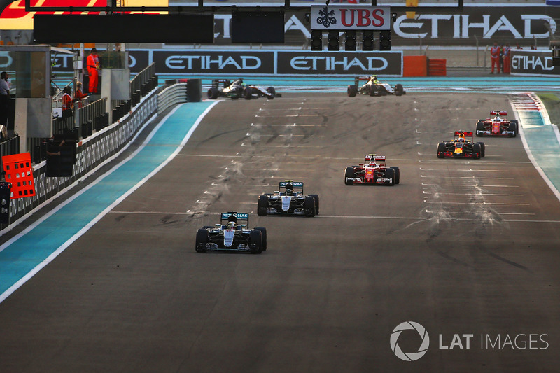 Льюіс Хемілтон, Mercedes F1 W07 Hybrid, Ніко Росберг, Mercedes F1 W07 Hybrid, Кімі Райкконен, Ferrari SF16-H, Даніель Ріккардо, Red Bull Racing RB12 і Себастьян Феттель, Ferrari SF16-H