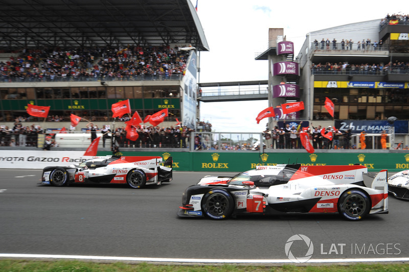 #8 Toyota Gazoo Racing Toyota TS050: Sébastien Buemi, Kazuki Nakajima, Fernando Alonso  e #7 Toyota Gazoo Racing Toyota TS050: Mike Conway, Kamui Kobayashi, Jose Maria Lopez