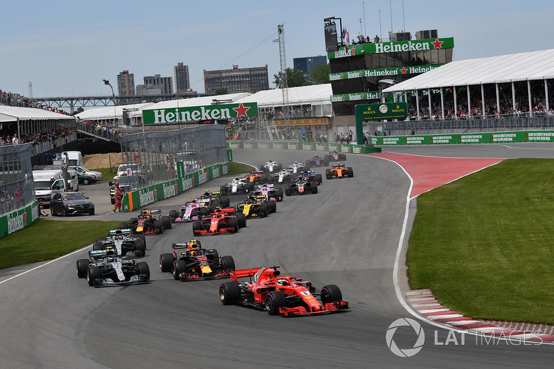 Sebastian Vettel, Ferrari SF71H, memimpin Valtteri Bottas, Mercedes AMG F1 W09, selepas start