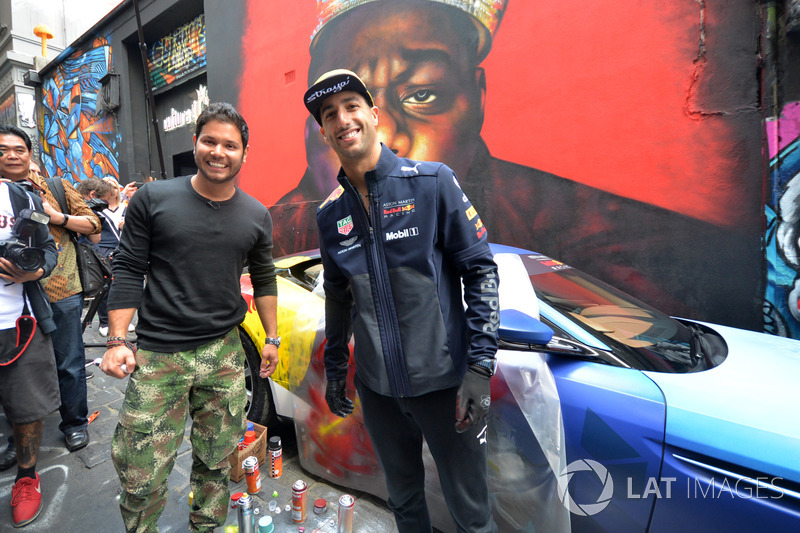 Daniel Ricciardo, Red Bull Racing with Street Artist Julian Clavijo