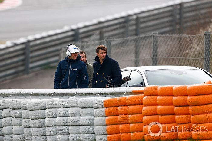 Esteban Ocon, Force India, observa la pista