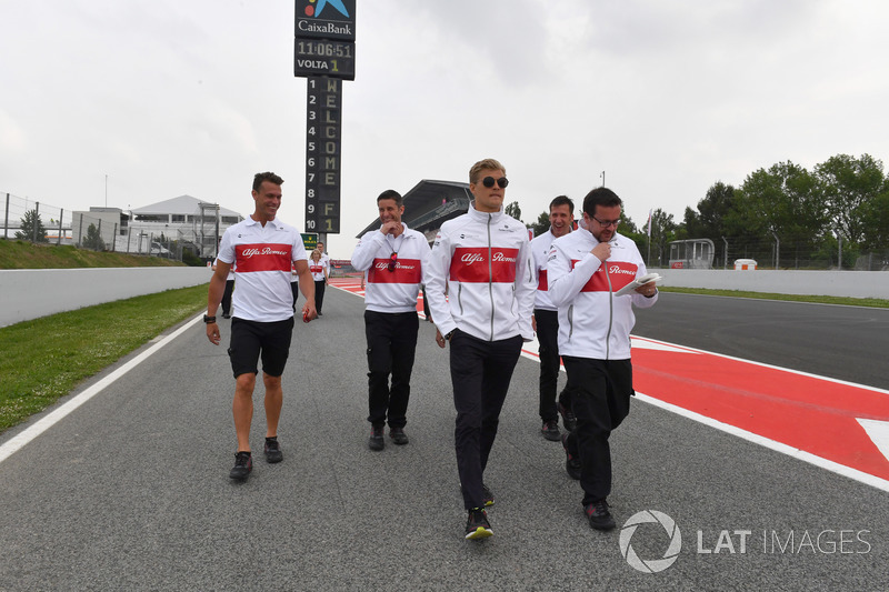 Marcus Ericsson, Sauber, cammina lungo il circuito