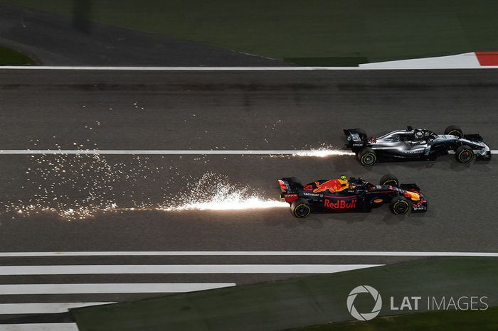 Max Verstappen, Red Bull Racing RB14 lotta con Lewis Hamilton, Mercedes-AMG F1 W09 EQ Power 
