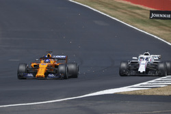 Fernando Alonso, McLaren MCL33 overtakes Lance Stroll, Williams FW41