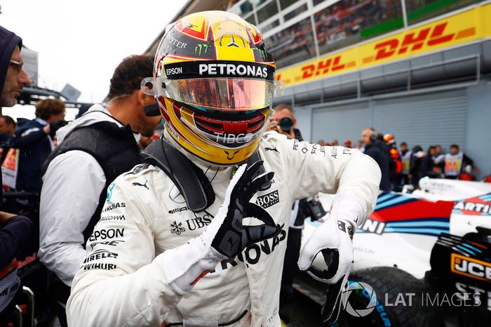 Ganador de la pole Lewis Hamilton, Mercedes AMG F1