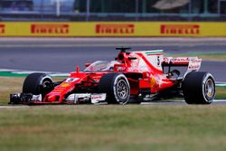 Sebastian Vettel, Ferrari SF70H, con el escudo de cabina