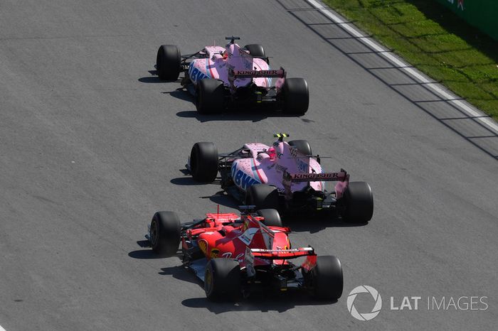 Sergio Perez, Sahara Force India VJM10, Esteban Ocon, Sahara Force India VJM10 and Sebastian Vettel, Ferrari SF70H battle